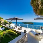 Gorgeous Ground Floor W/ Minipool & Patio