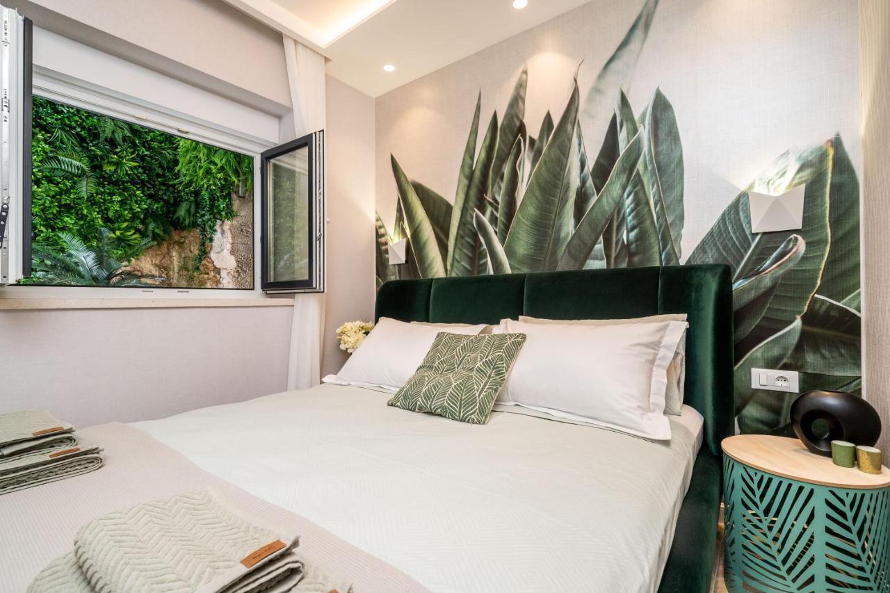 Gorgeous Ground Floor W/ Minipool & Patio Leilighet