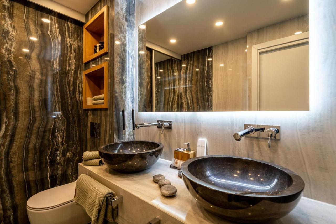 Gorgeous Ground Floor W/ Minipool & Patio Leilighet