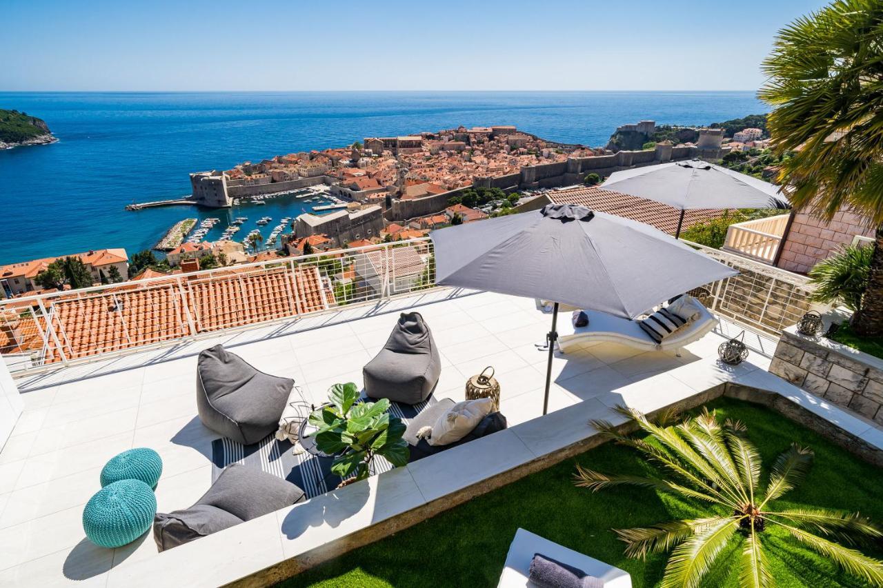 Gorgeous Ground Floor W/ Minipool & Patio