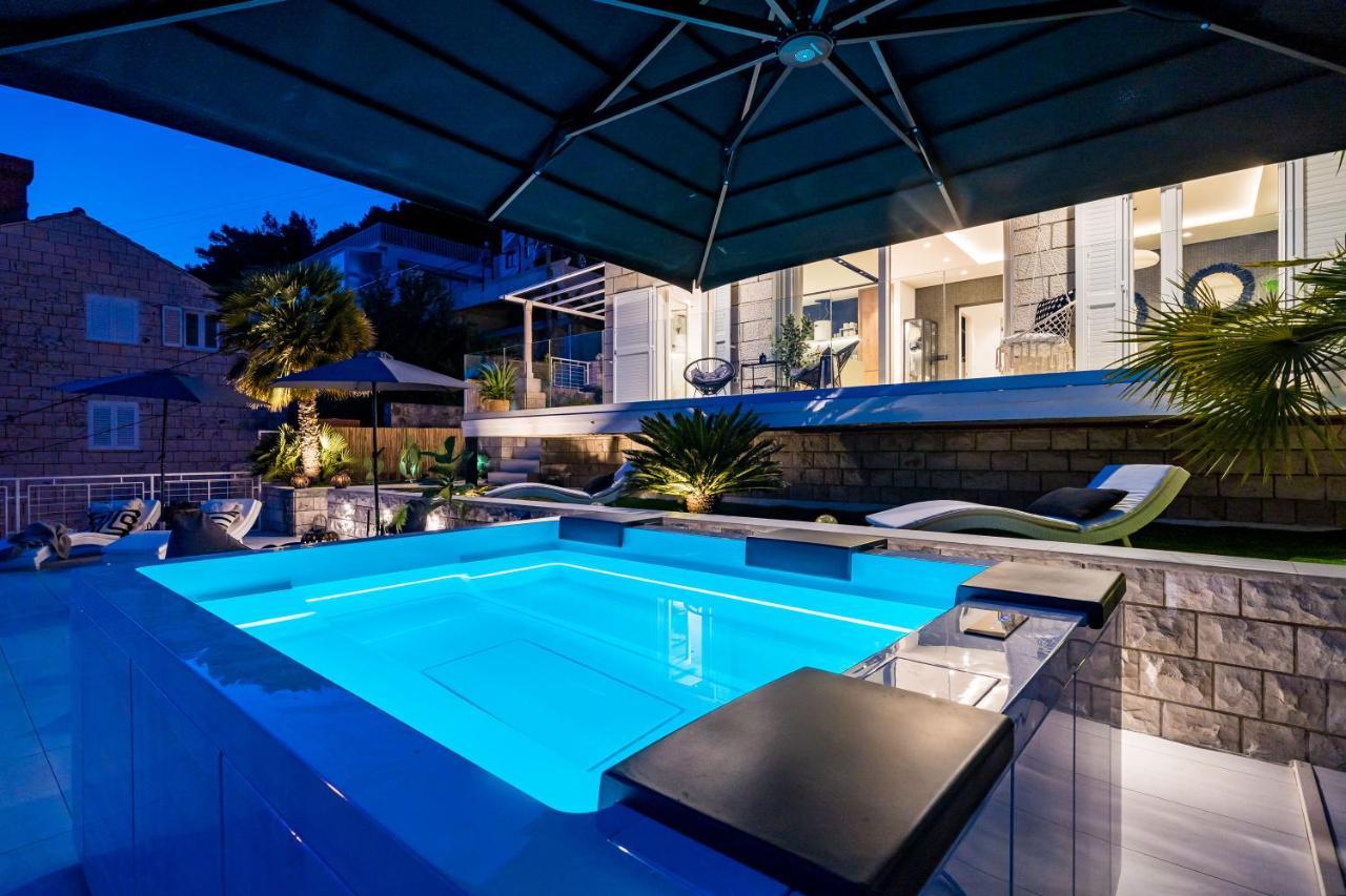 Gorgeous Ground Floor W/ Minipool & Patio