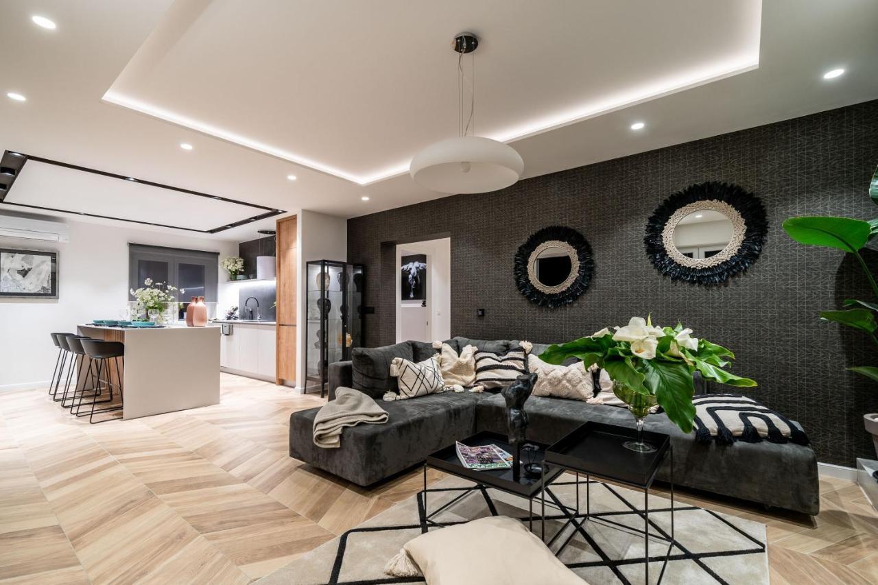 Gorgeous Ground Floor W/ Minipool & Patio