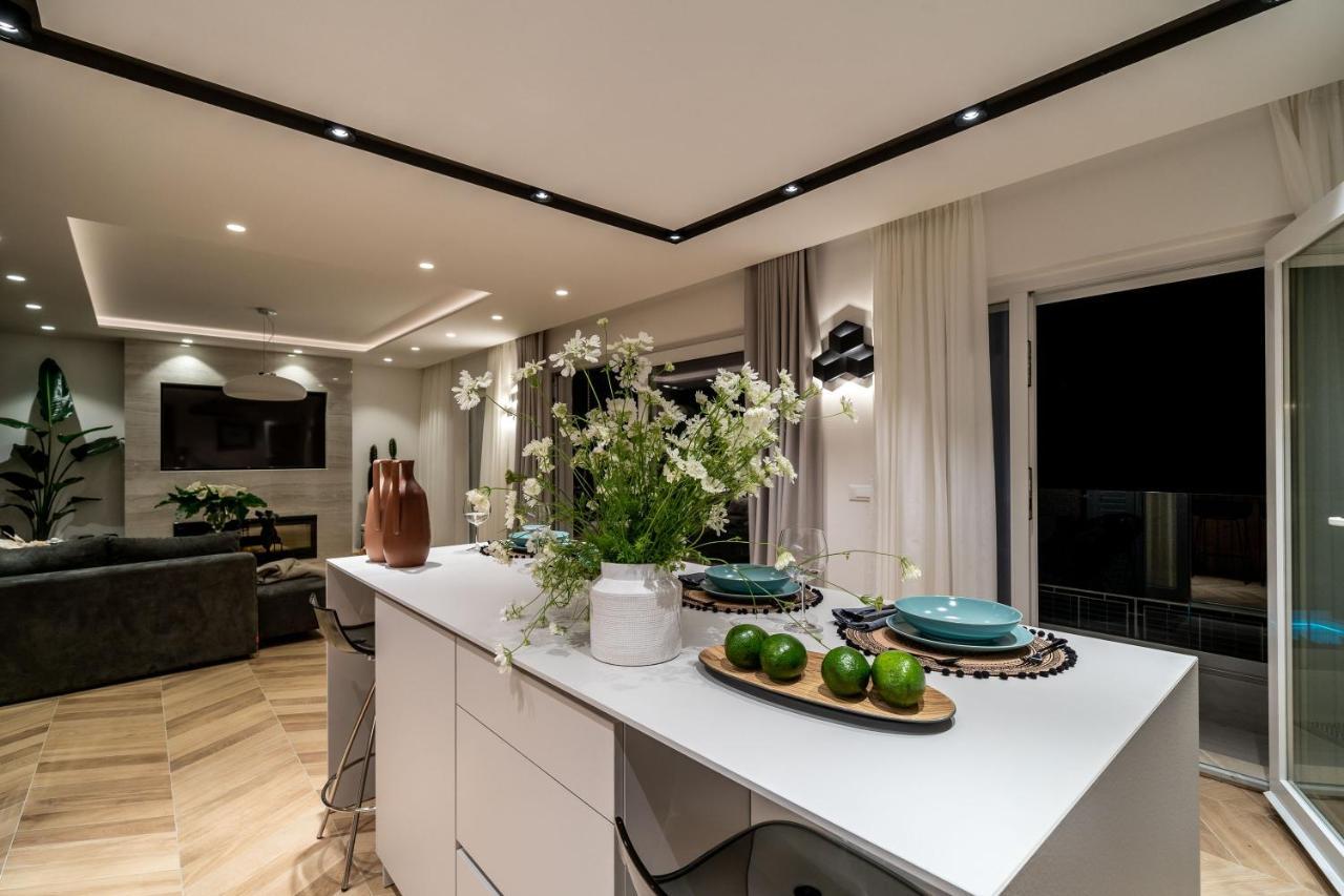 Gorgeous Ground Floor W/ Minipool & Patio * Dubrovnik