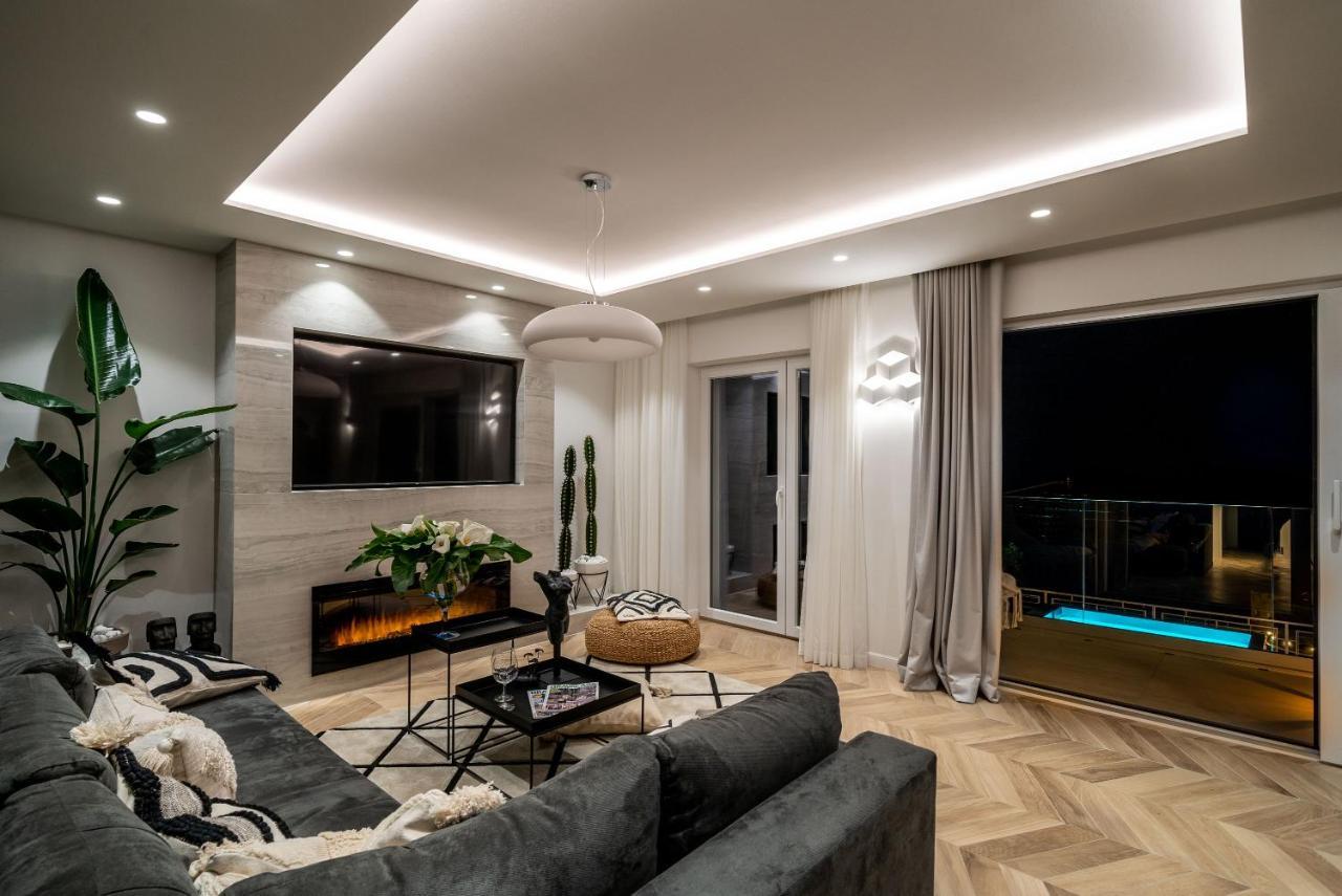 Gorgeous Ground Floor W/ Minipool & Patio