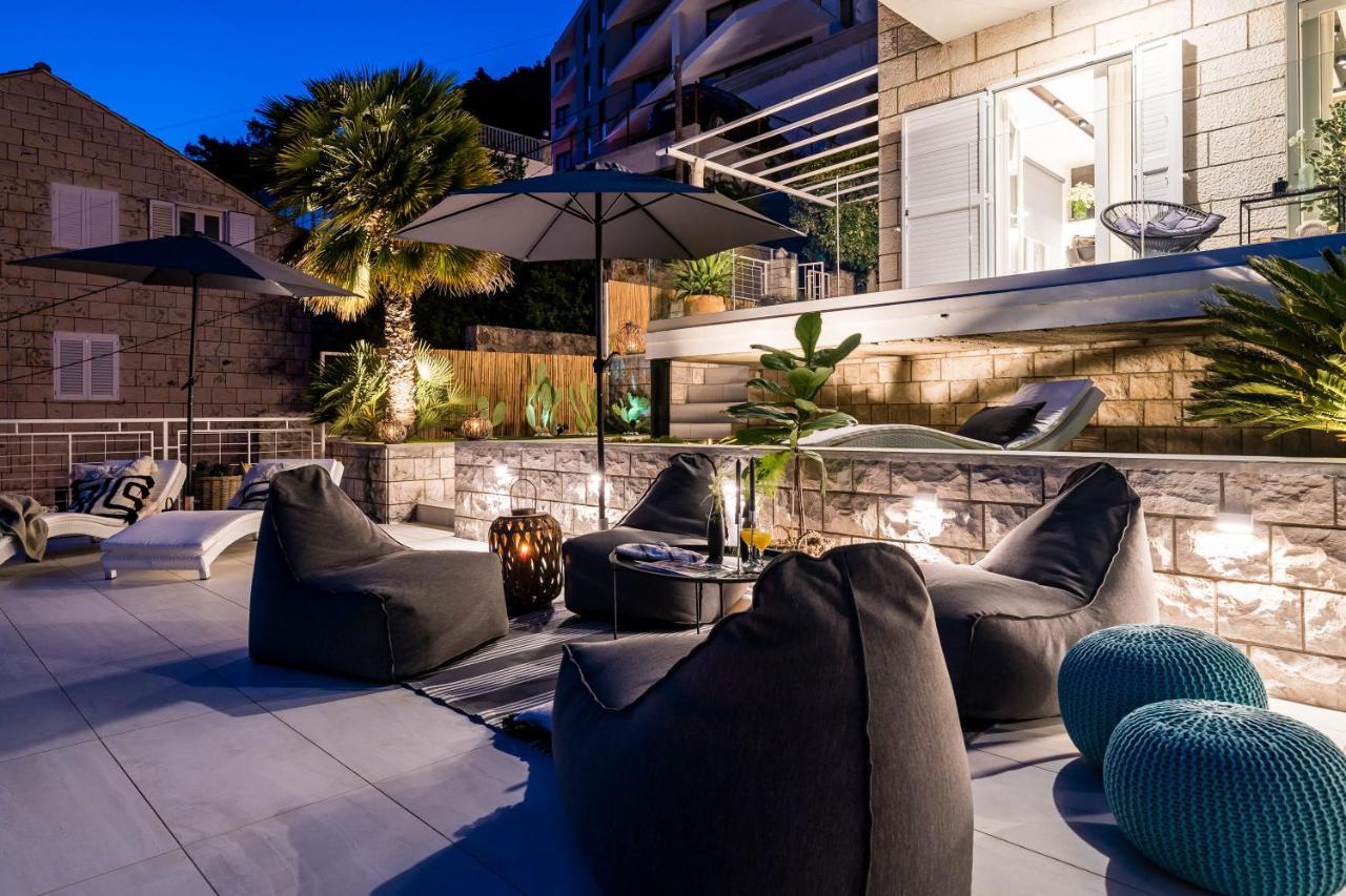 Gorgeous Ground Floor W/ Minipool & Patio
