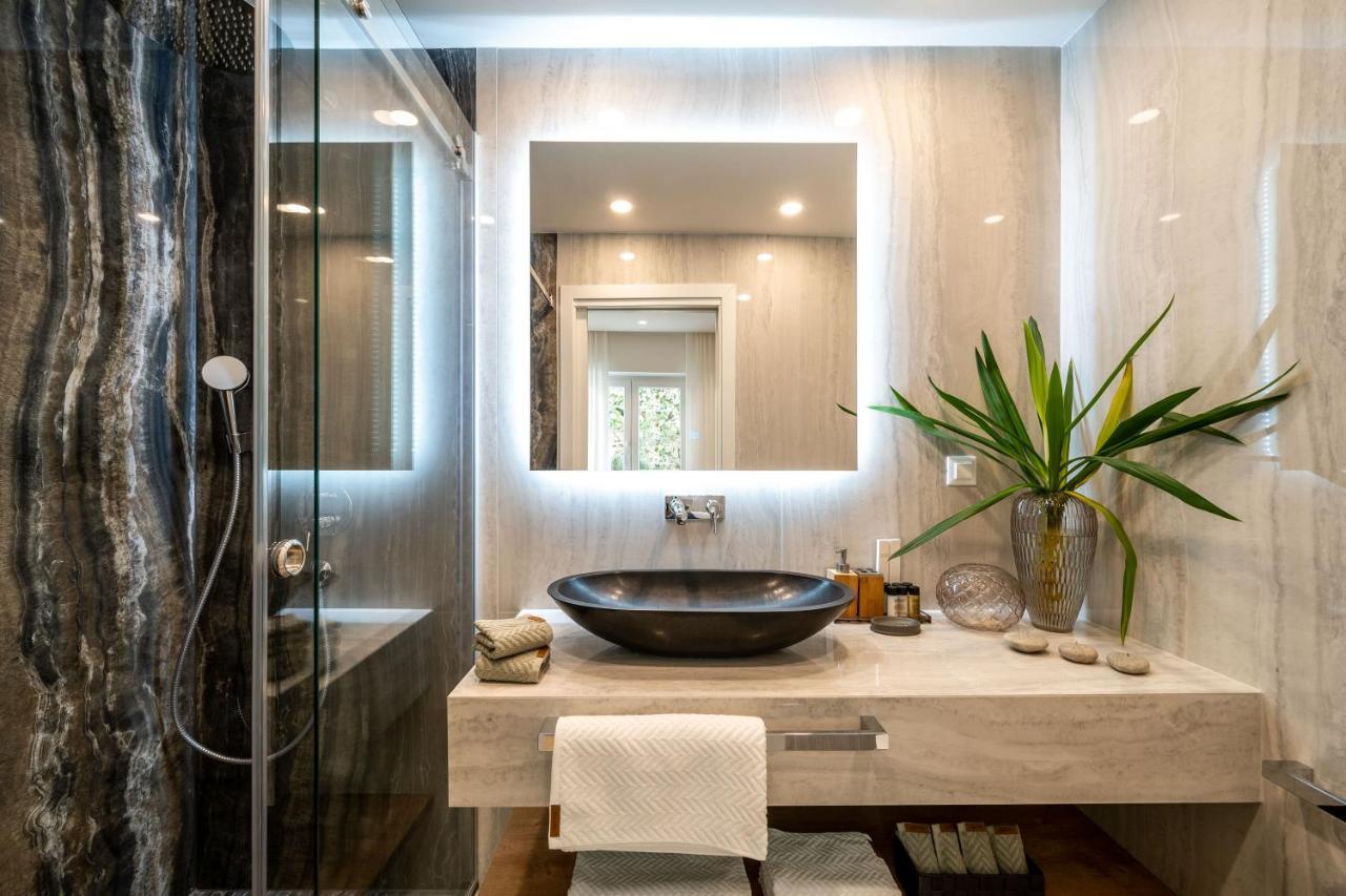 Gorgeous Ground Floor W/ Minipool & Patio *