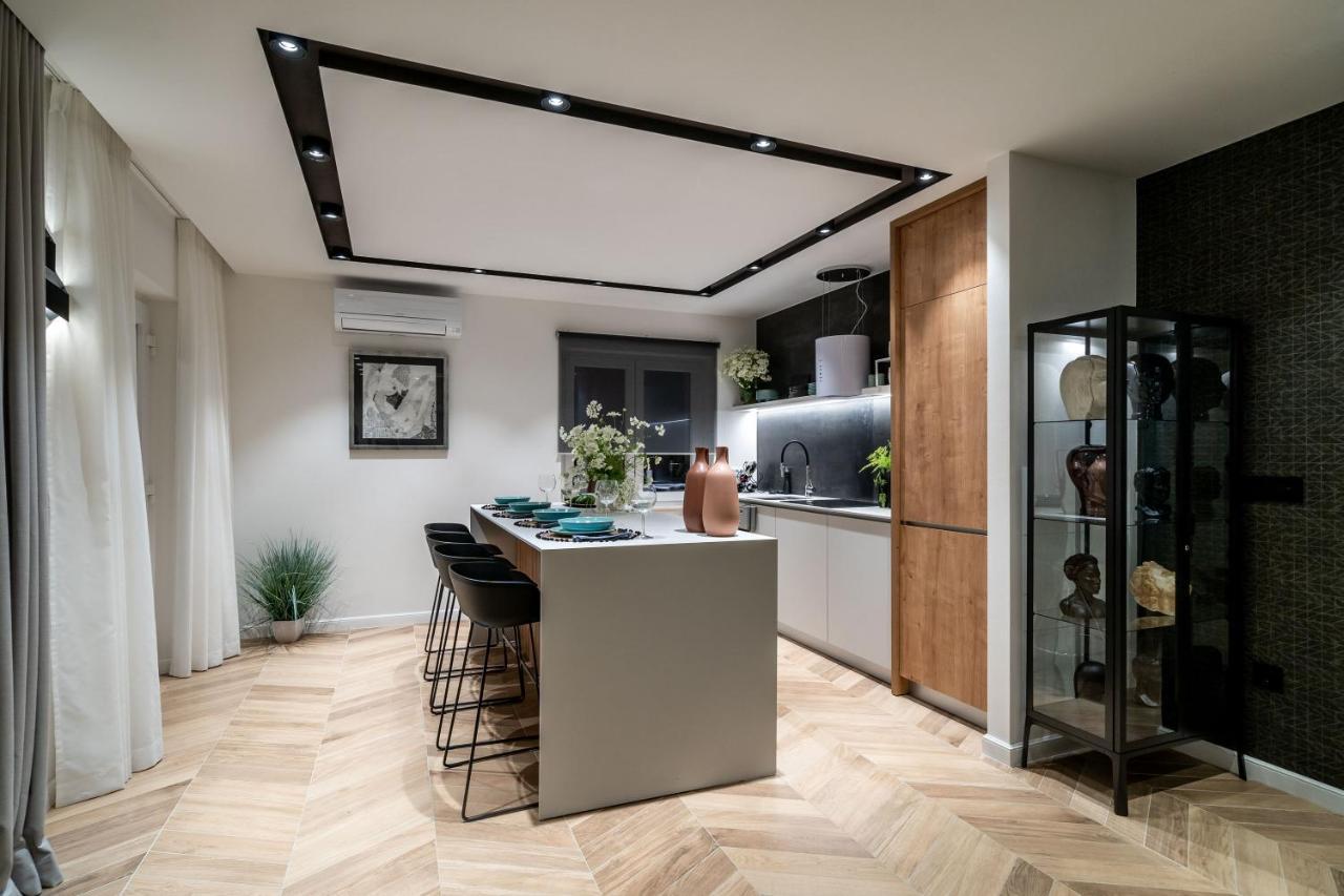 Gorgeous Ground Floor W/ Minipool & Patio *