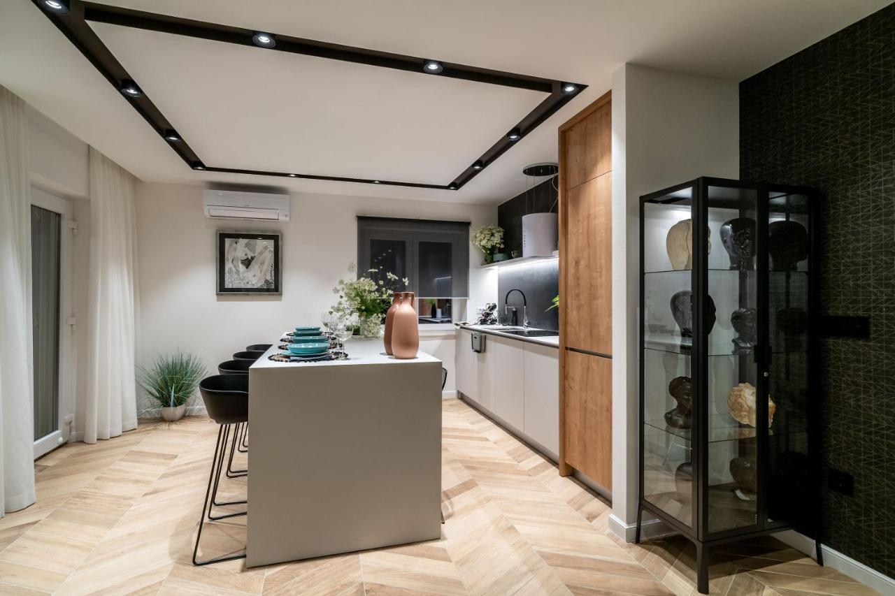 Gorgeous Ground Floor W/ Minipool & Patio Leilighet *