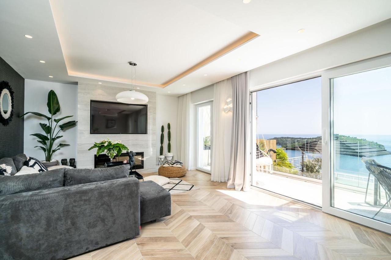 Gorgeous Ground Floor W/ Minipool & Patio * Dubrovnik