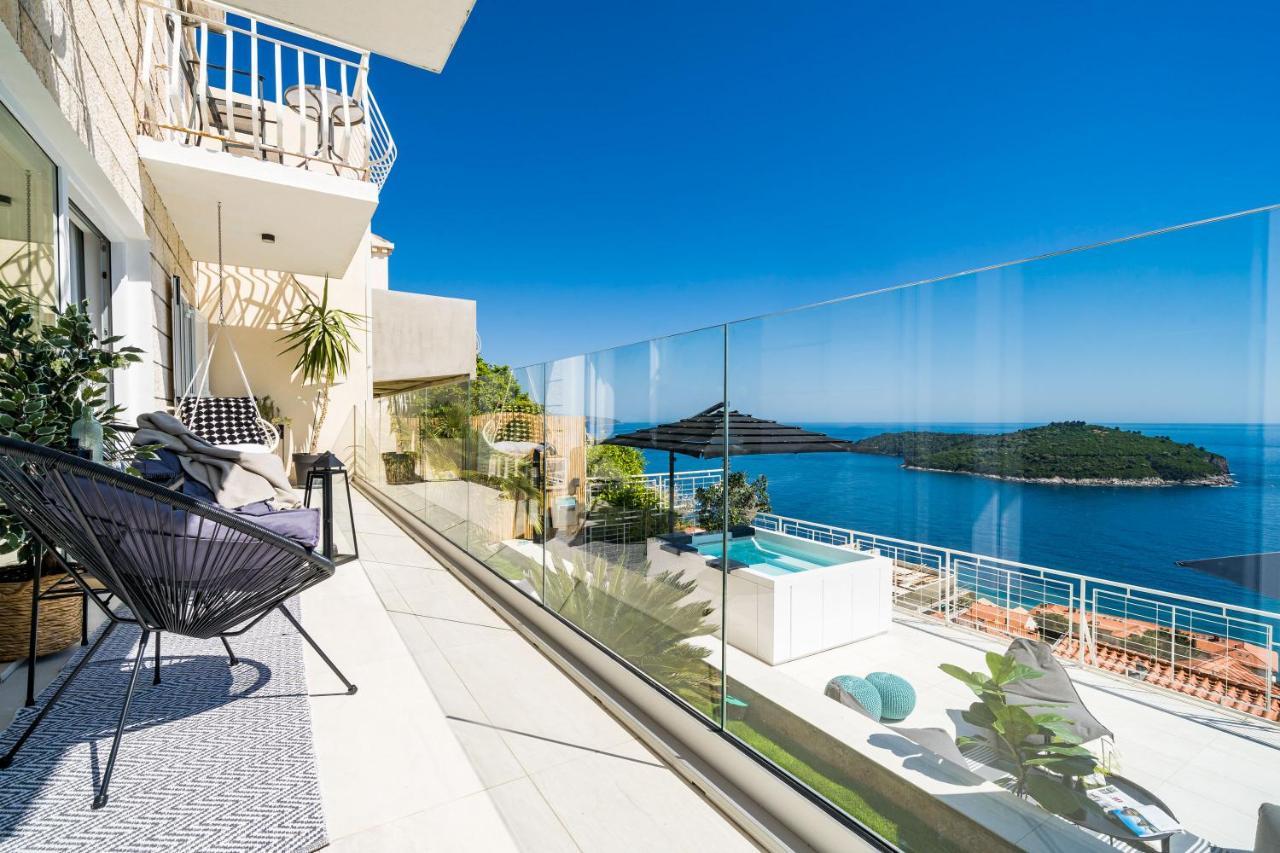 Gorgeous Ground Floor W/ Minipool & Patio *