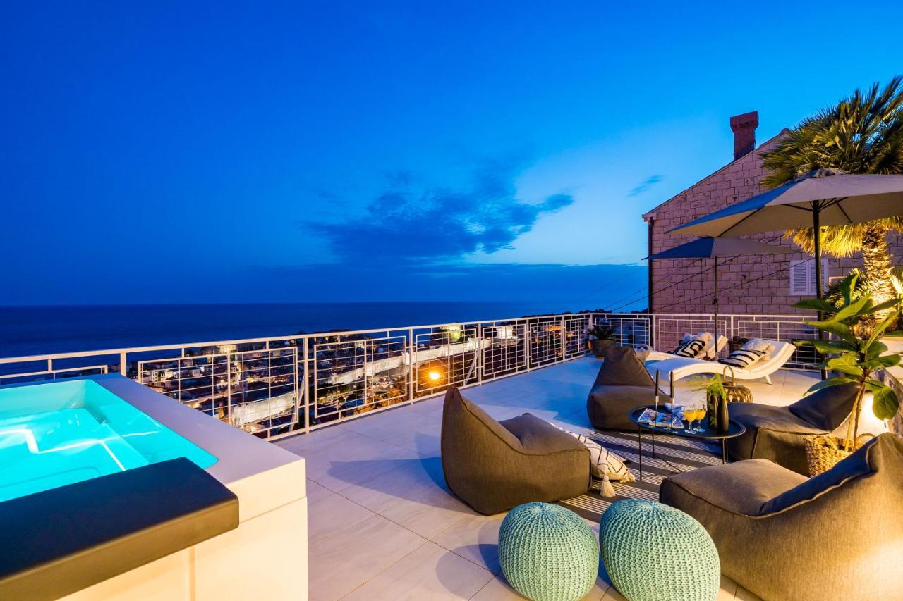 Gorgeous Ground Floor W/ Minipool & Patio *